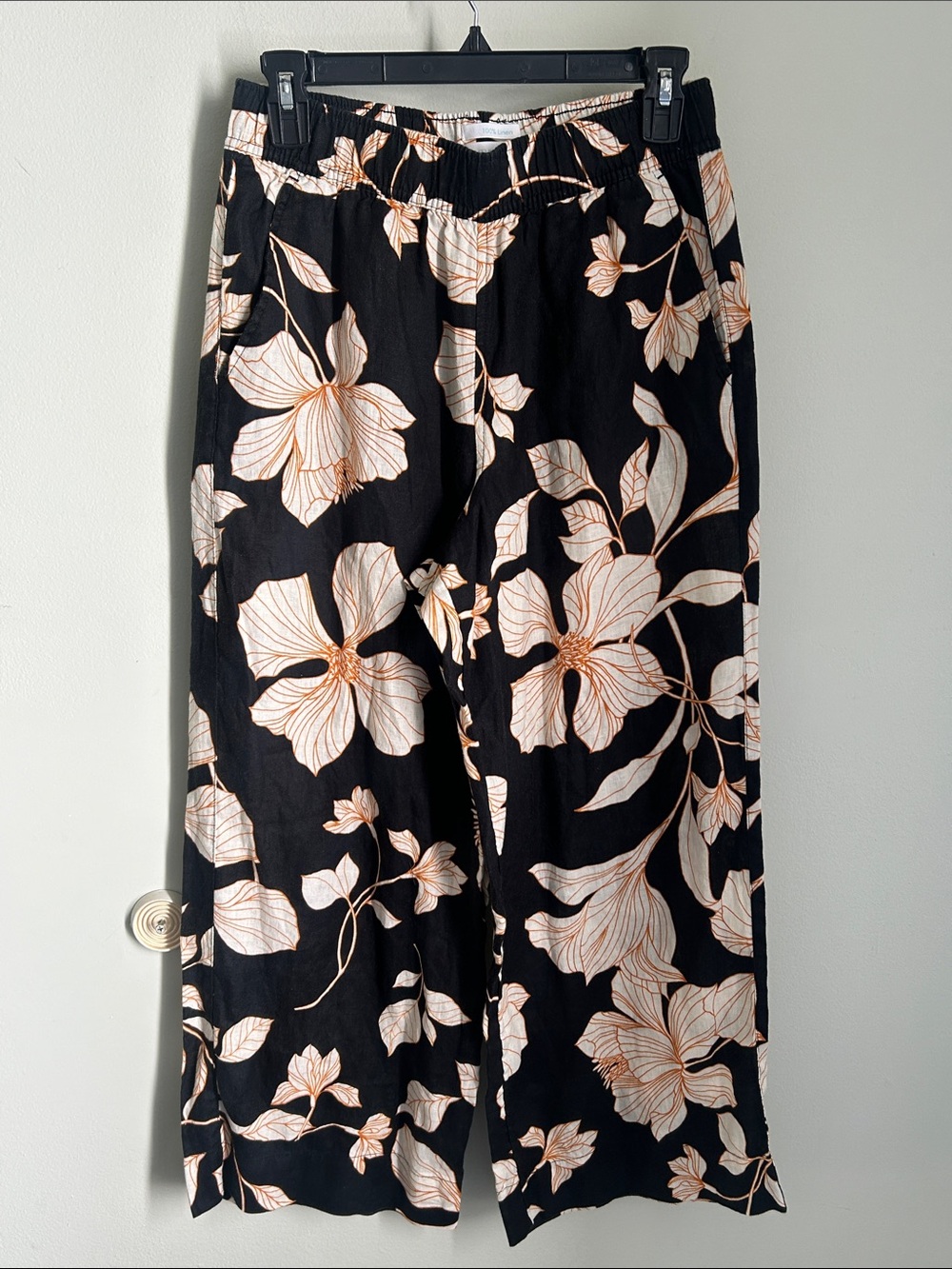 Cynthia Rowley Black Shorts with Cream Floral Print 100% linen
